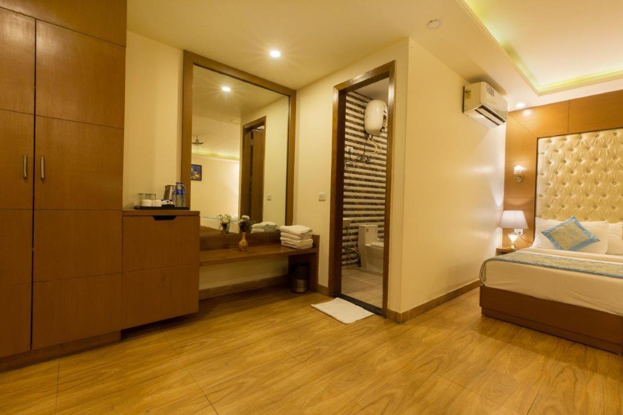 Hotel Viva Palace By Opo Nueva Delhi Exterior foto